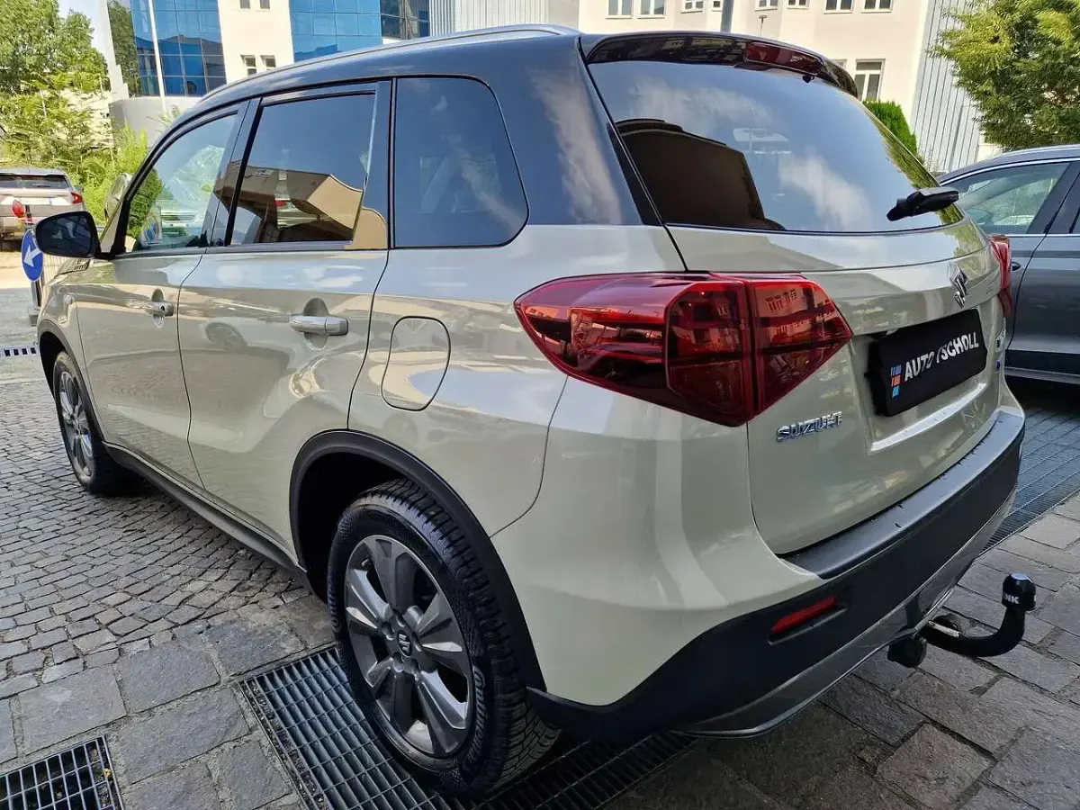 Usata Suzuki Vitara Comfort 129 CV (94 kW) 2024 Savannah/black pearl metallic SUV