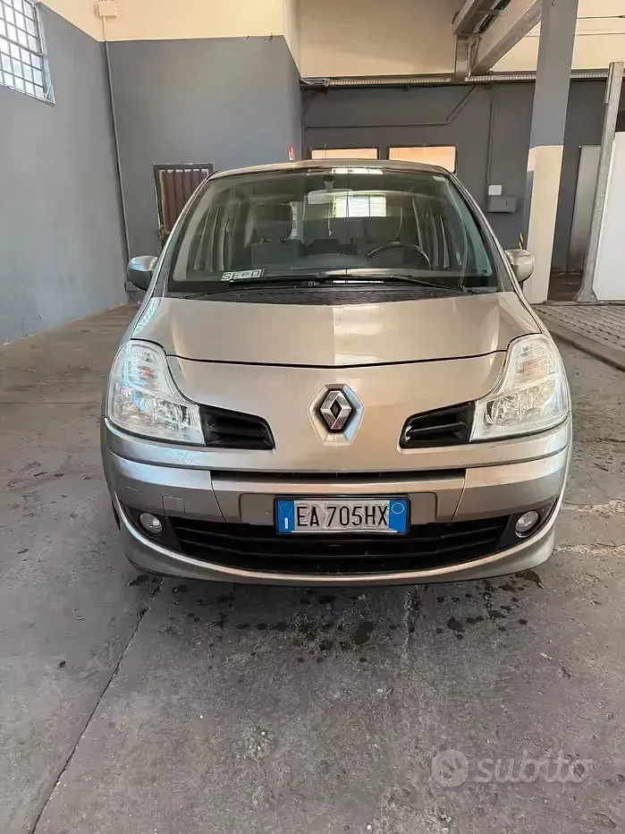 Usata Renault Modus Expression 101 CV (74 kW) 2010 Giallo Monovolume