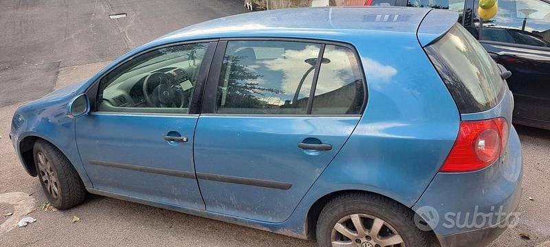 Usata VW Golf V 2004 Utilitaria