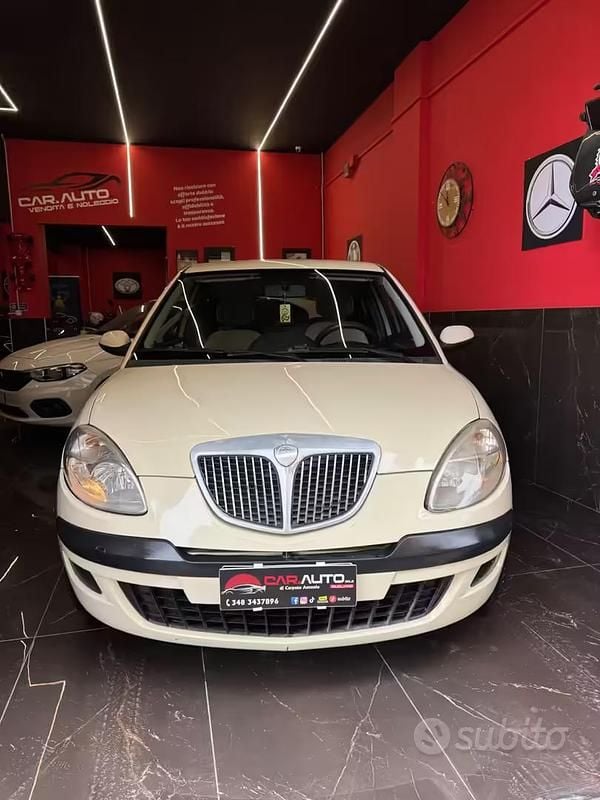 Usata Lancia Ypsilon 60 CV (44 kW) 2006 Beige Utilitaria