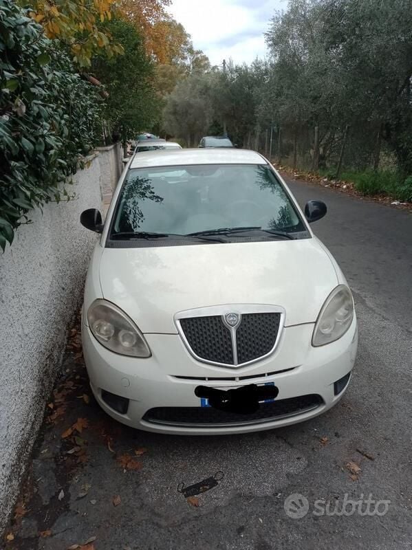 Usata Lancia Ypsilon 75 CV (55 kW) 2011 Bianco Utilitaria