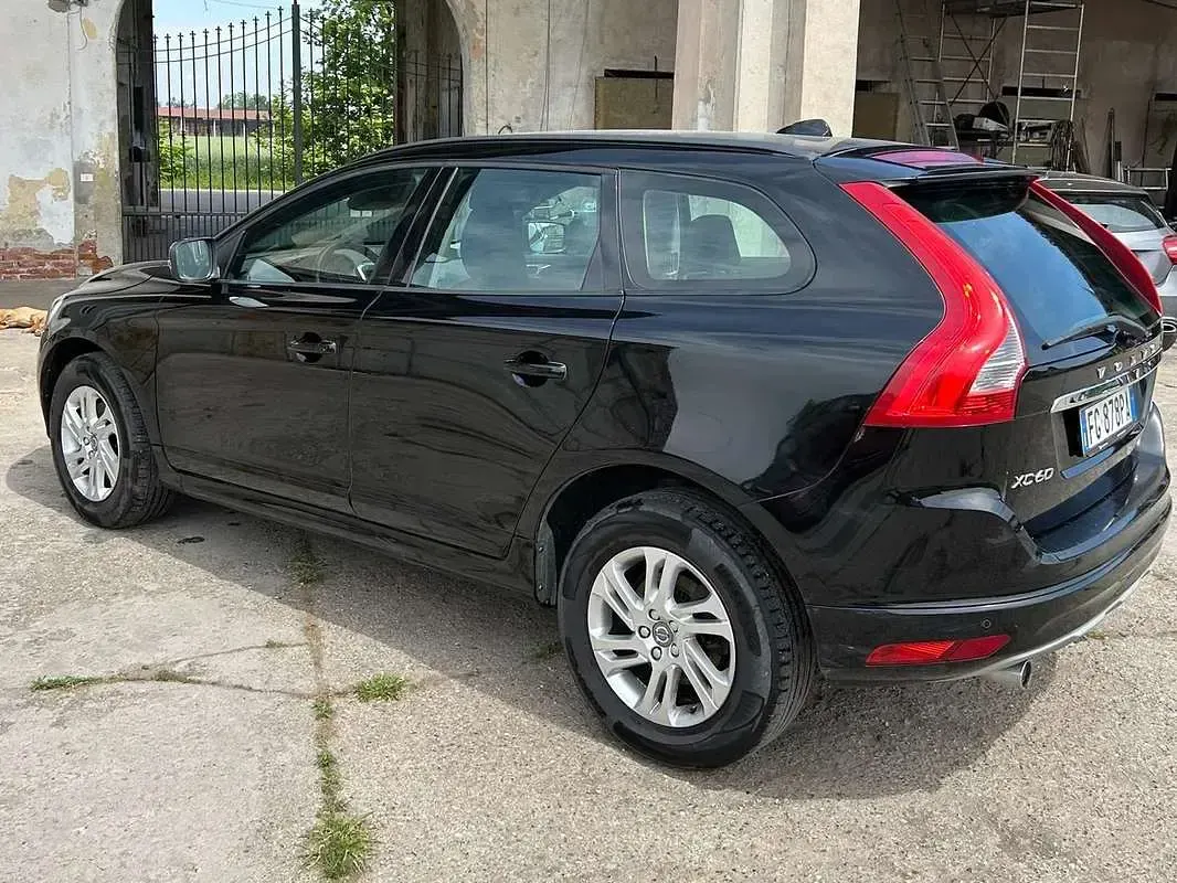 Usata Volvo XC60 136 CV (100 kW) 2017 Nero SUV