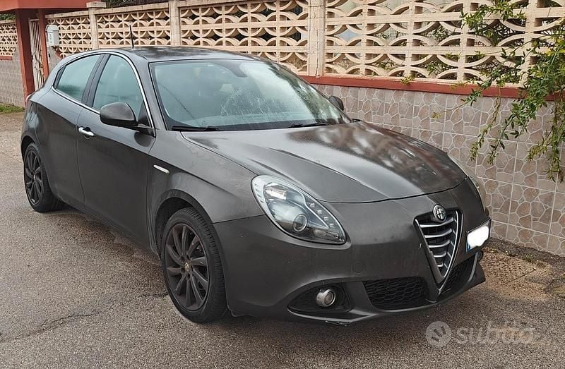 Usata 2015 Alfa Romeo Giulietta Tre volumi | 3000 € (Super prezzo) - Immagine 1/4