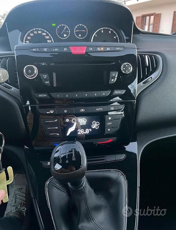 Usata Lancia Ypsilon 95 CV (69 kW) 2011 Grigio Utilitaria