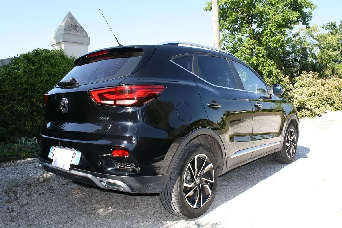 Usata MG ZS Luxury 111 CV (81 kW) 2023 Nero SUV
