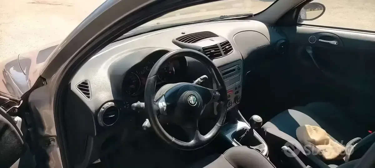 Usata Alfa Romeo 147 120 CV (88 kW) 2007 Grigio Utilitaria