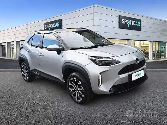 Usata Toyota Yaris Cross Trend 92 CV (67 kW) 2023 Grigio SUV