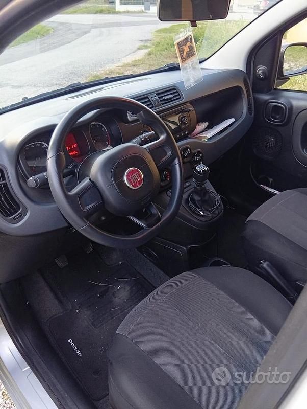 Usata Fiat Panda Active 69 CV (50 kW) 2021 Argento Utilitaria