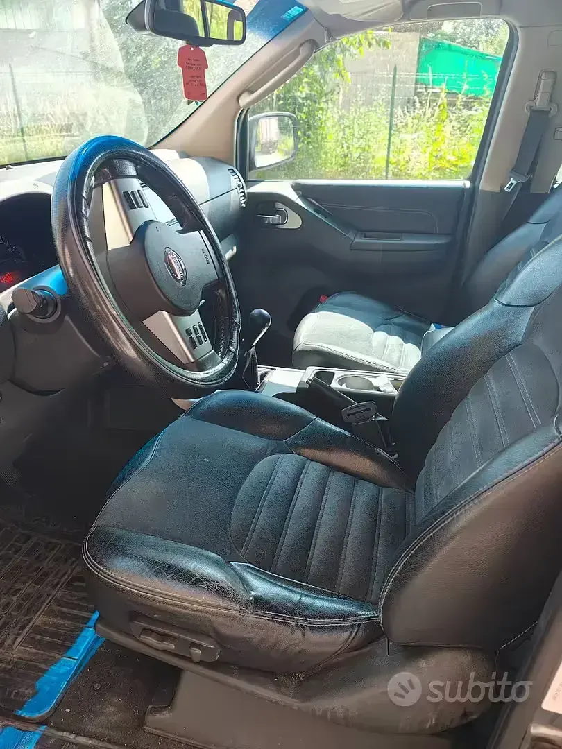 Usata Nissan Navara 190 CV (139 kW) 2014 Grigio Pick-up