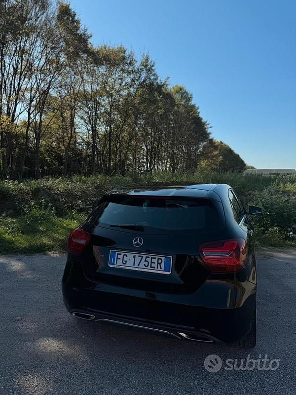 Usata Mercedes A180 95 CV (69 kW) 2017 Nero Berlina