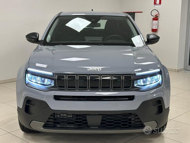 Nuova Jeep Avenger Longitude 100 CV (73 kW) 2025 Grigio SUV