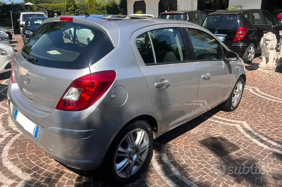 Usata Opel Corsa Edition 63 CV (46 kW) 2013 Utilitaria