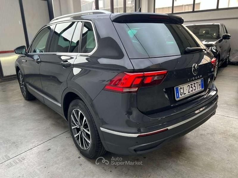 Usata VW Tiguan Life 150 CV (110 kW) 2022 Grigio scuro SUV