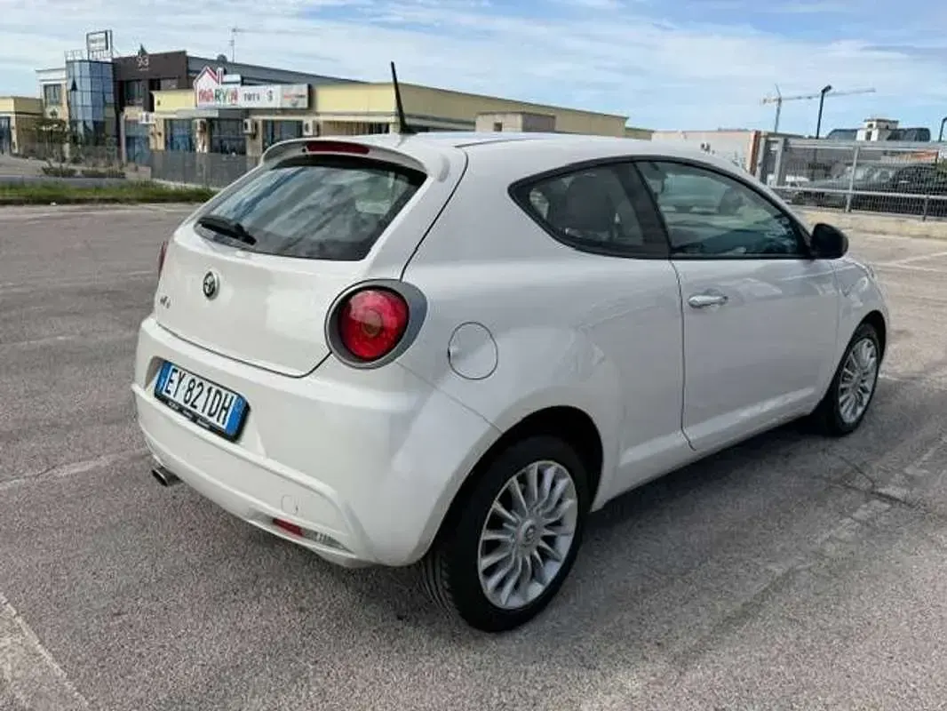 Usata Alfa Romeo MiTo 84 CV (61 kW) 2015 Bianco Utilitaria