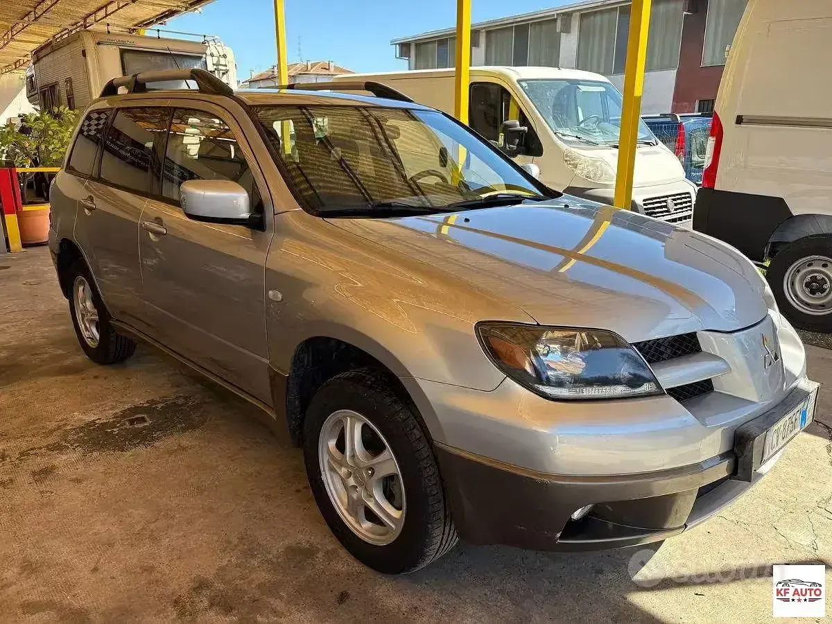 Usata Mitsubishi Outlander Intense 150 CV (110 kW) 2005 Argento SUV
