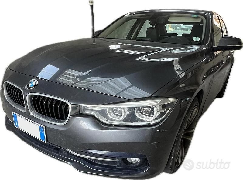 Usata BMW 318 Sport Line 150 CV (110 kW) 2015 Grigio Berlina