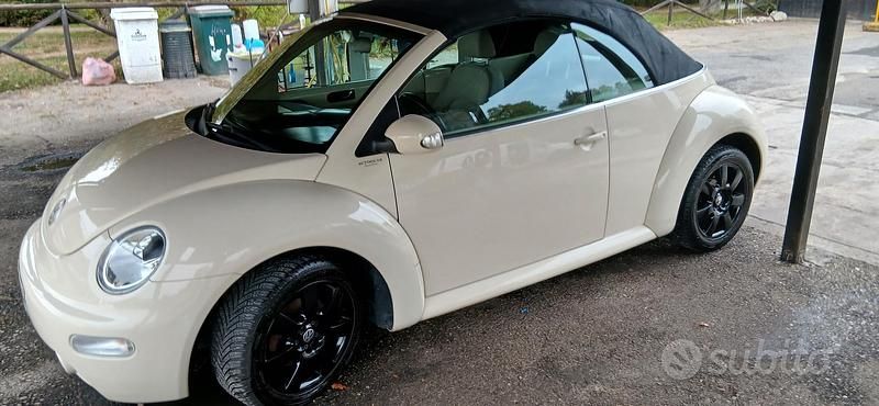Usata VW New Beetle 101 CV (74 kW) 2004 Bianco Utilitaria