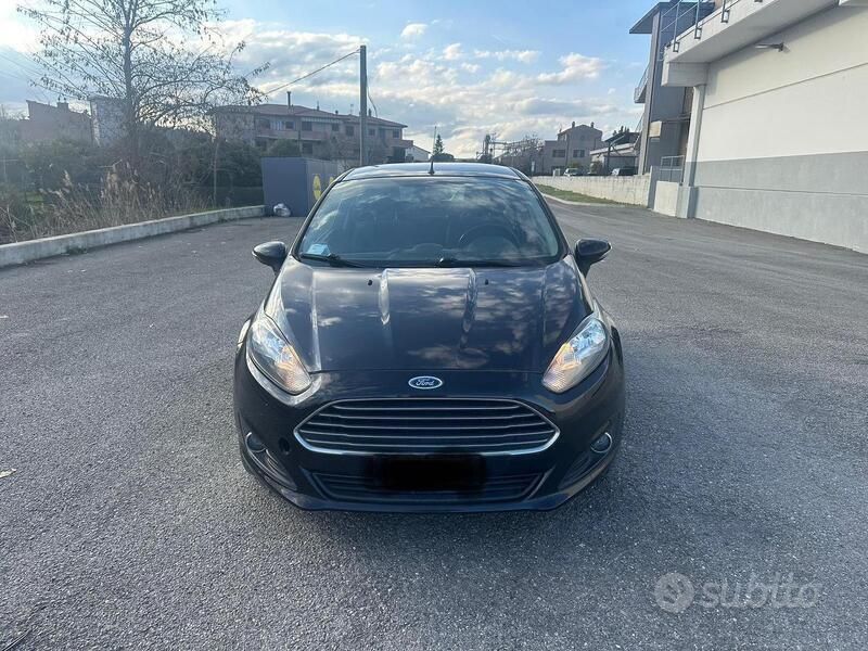 Nero Usata 2014 Ford Fiesta Due volumi | 3200 € (Ottimo prezzo) - Immagine 1/4