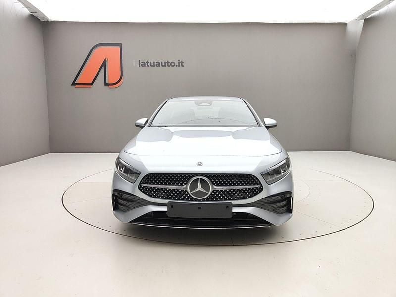 Usata Mercedes A180 AMG Line Premium 136 CV (100 kW) 2025 Argento hightech Utilitaria
