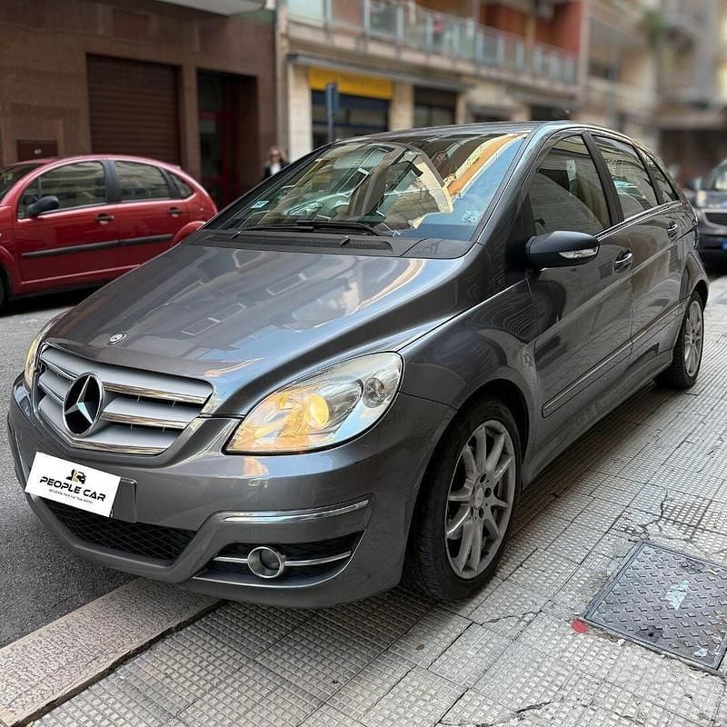 Usata Mercedes B200 140 CV (102 kW) 2010 Grigio Monovolume