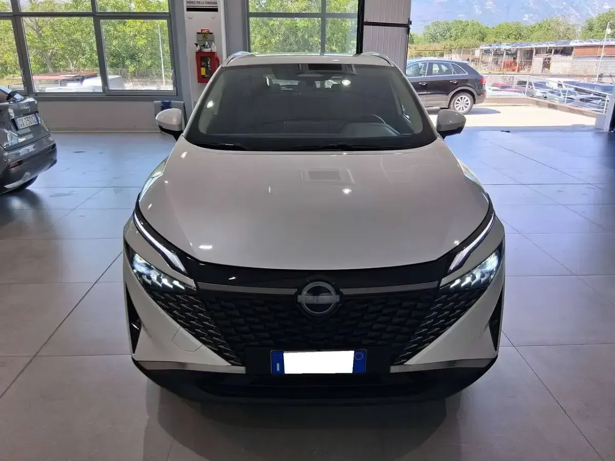 Usata Nissan Qashqai N-Connecta 140 CV (102 kW) 2024 White pearl SUV