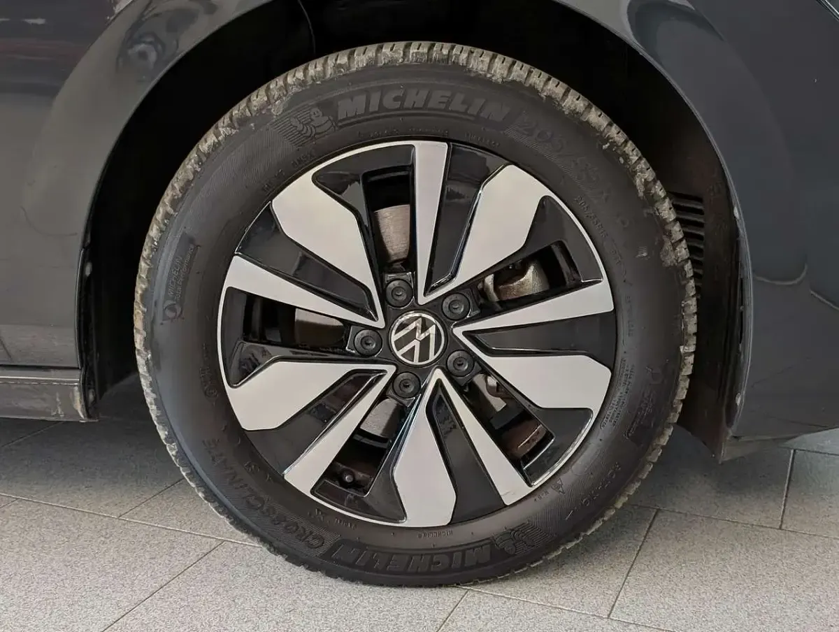 Usata VW Golf VIII Move 110 CV (80 kW) 2024 Grigio Berlina