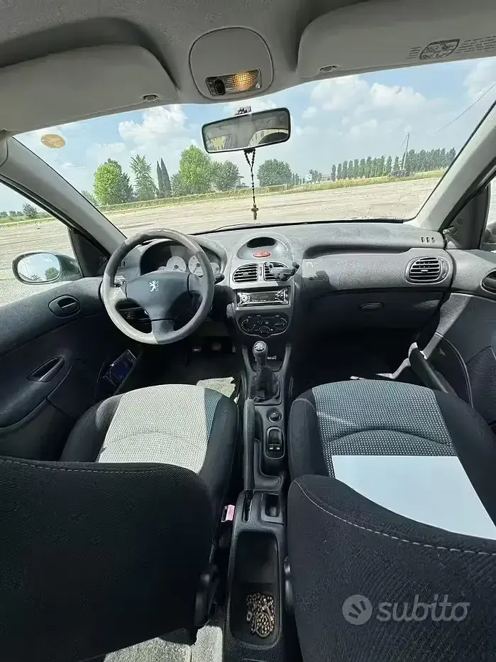 Usata Peugeot 206 60 CV (44 kW) 2005 Grigio Utilitaria