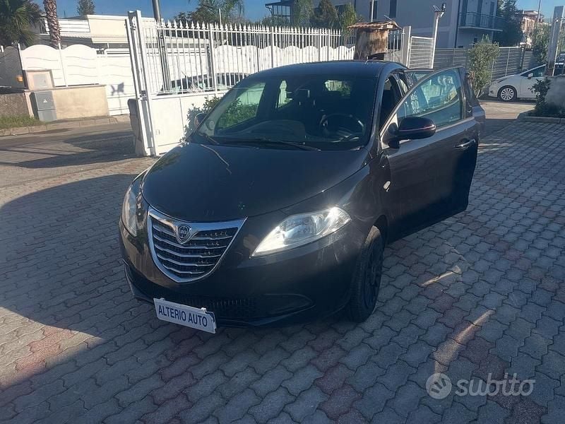 Nero Usata 2014 Lancia Ypsilon Platinum Due volumi | 5999 € (Buon prezzo) - Immagine 1/4