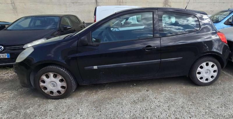 Usado Renault Clio II 84 CV (61 kW) 2007 Berlina
