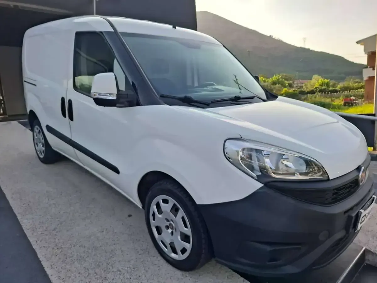Usata Fiat Doblò 120 CV (88 kW) 2017 Bianco Monovolume