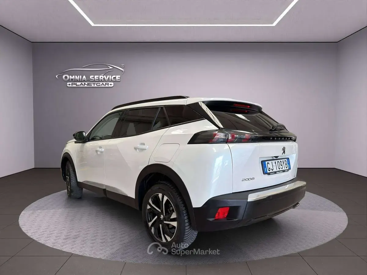 Usata Peugeot 2008 Allure 110 CV (80 kW) 2022 Bianco SUV