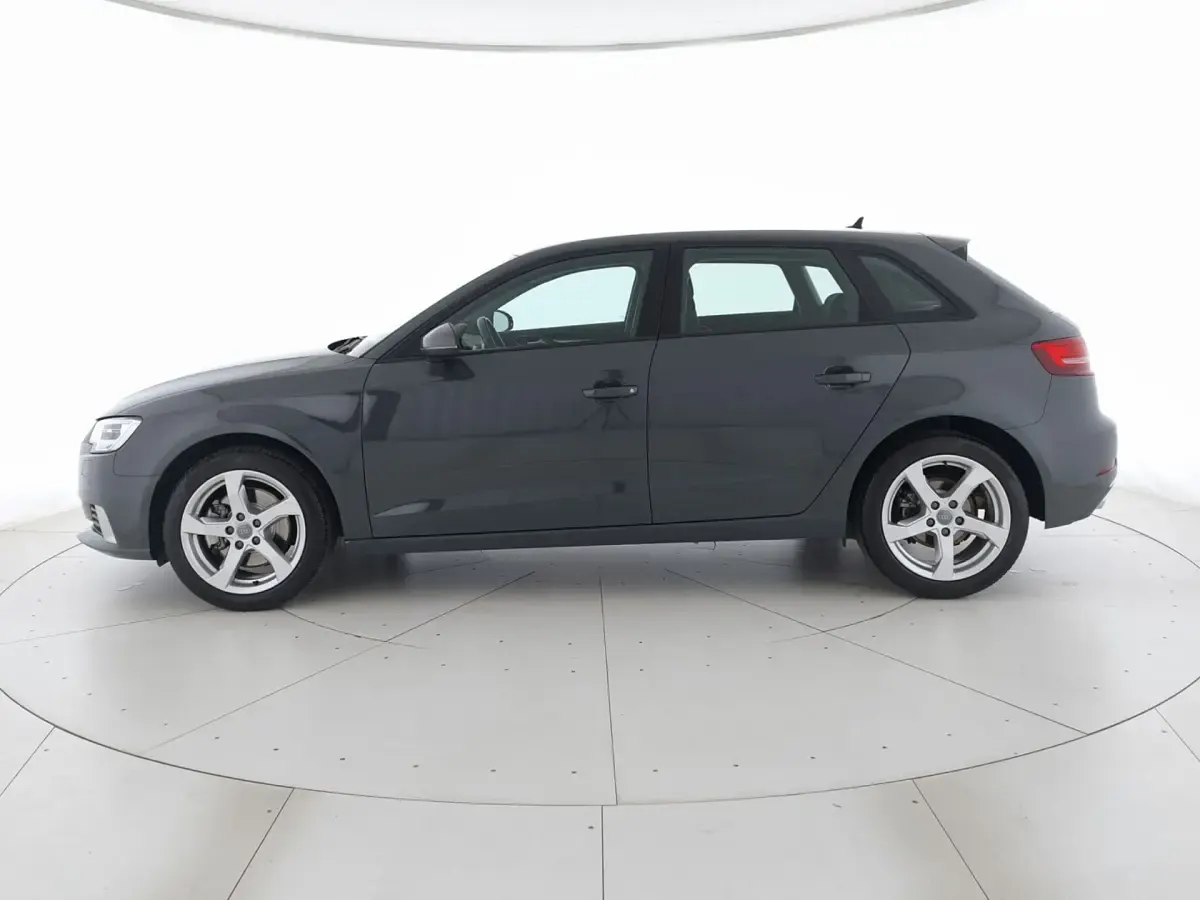 Usata Audi A3 Sport 150 CV (110 kW) 2020 Grigio nano metallizzato Berlina