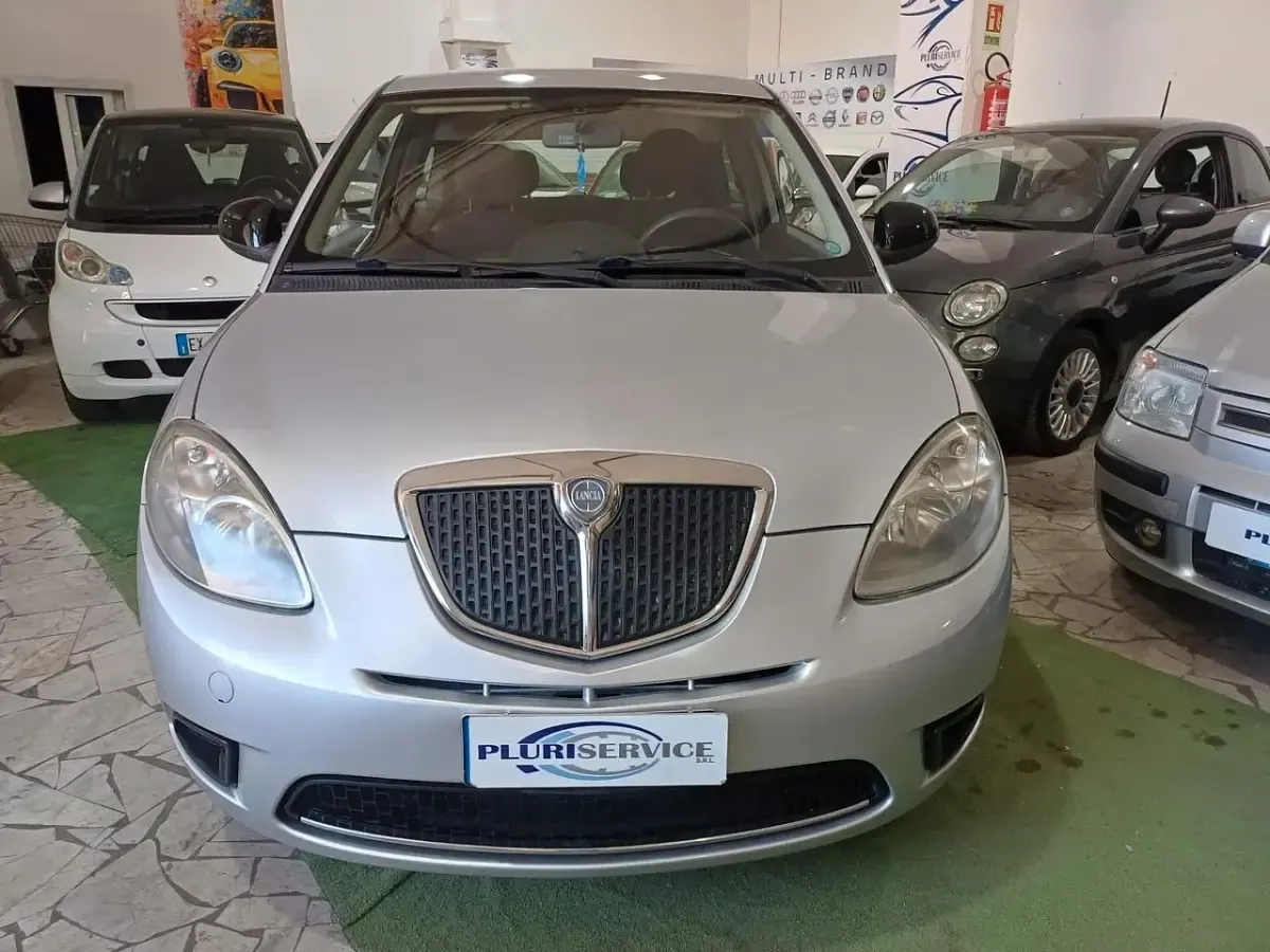 Usata Lancia Ypsilon 60 CV (44 kW) 2008 Argento Utilitaria