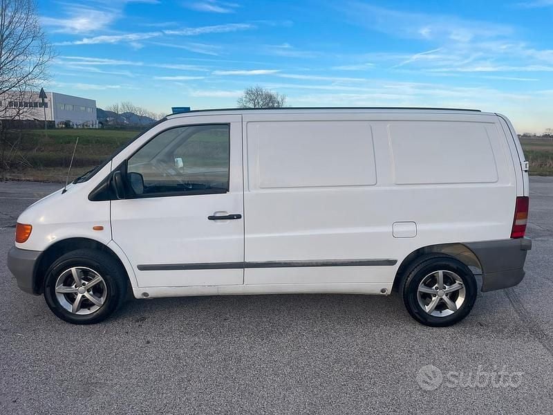 Usata Mercedes Vito 98 CV (72 kW) 1999 Bianco Furgone