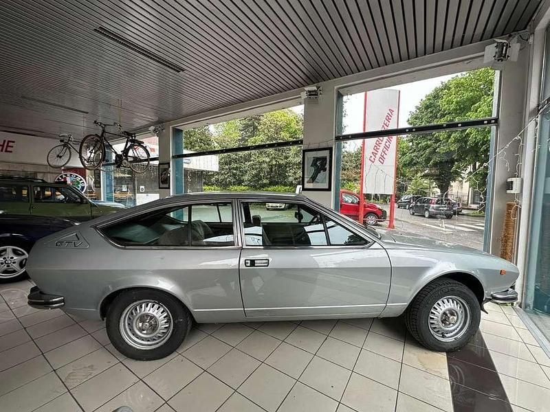 Usata Alfa Romeo GTV 129 CV (94 kW) 1979 Grigio Coupé