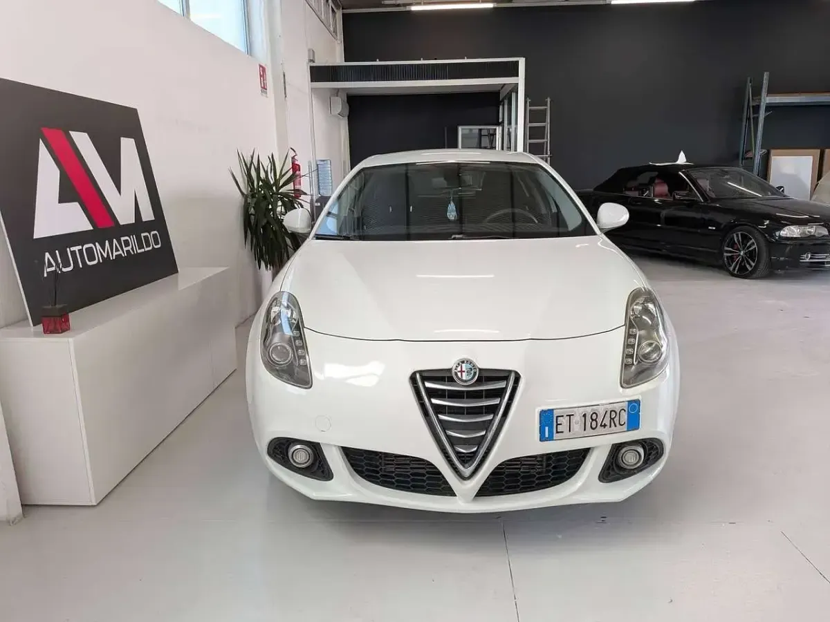 Usata Alfa Romeo Giulietta Business 105 CV (77 kW) 2015 Bianco Utilitaria