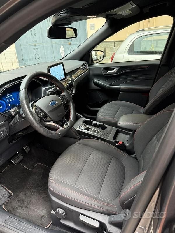 Usata Ford Kuga 120 CV (88 kW) 2021 Grigio SUV