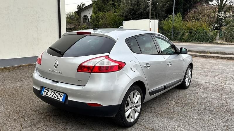 Usata Renault Mégane Luxe 110 CV (80 kW) 2011 Argento Berlina