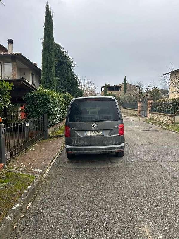 Usata VW Caddy 122 CV (89 kW) 2017 Grigio Monovolume