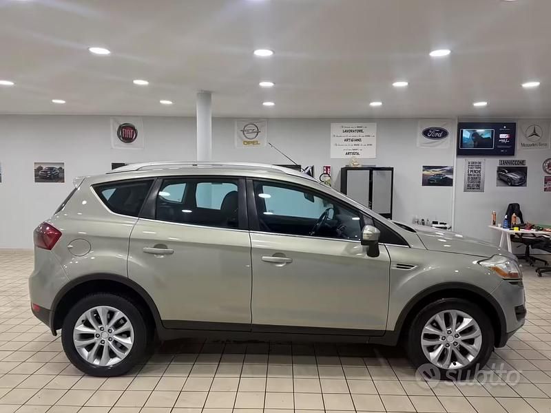 Usata Ford Kuga Titanium 136 CV (100 kW) 2009 Marrone SUV