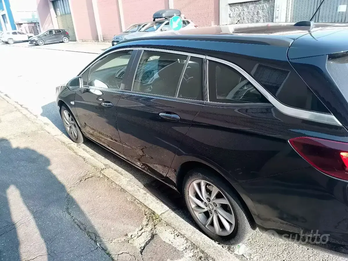 Usata Opel Astra 110 CV (80 kW) 2019 Nero Station wagon
