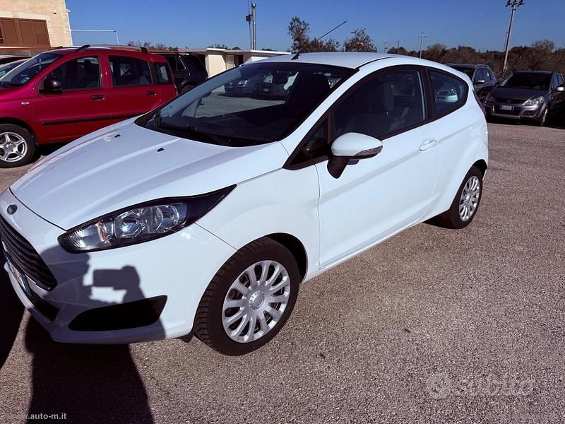 Usata Ford Fiesta Titanium 97 CV (71 kW) 2013 Bianco Berlina