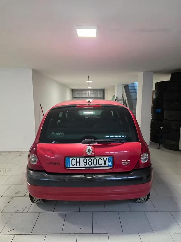 Usata Renault Clio II Dynamique 58 CV (42 kW) 2003 Rosso Berlina
