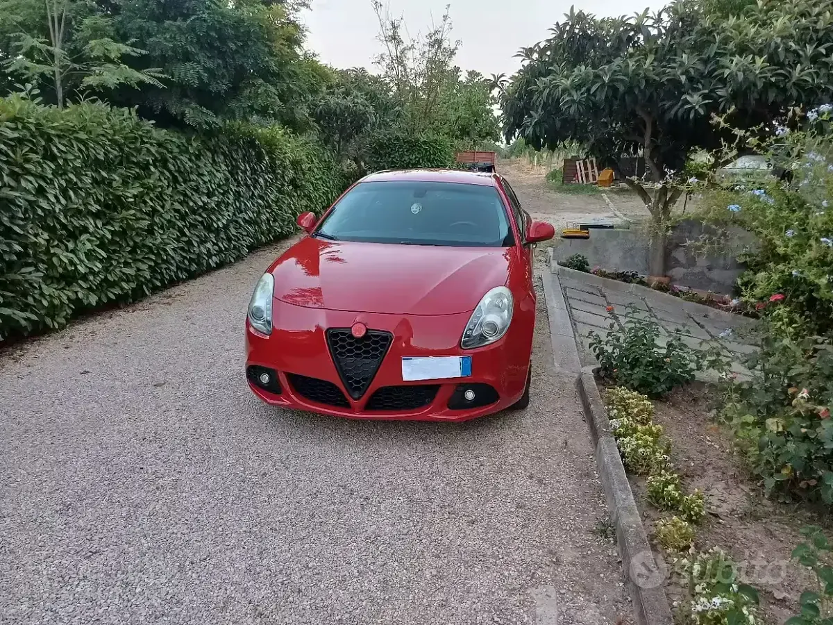 Usata Alfa Romeo Giulietta 140 CV (102 kW) 2011 Rosso Utilitaria