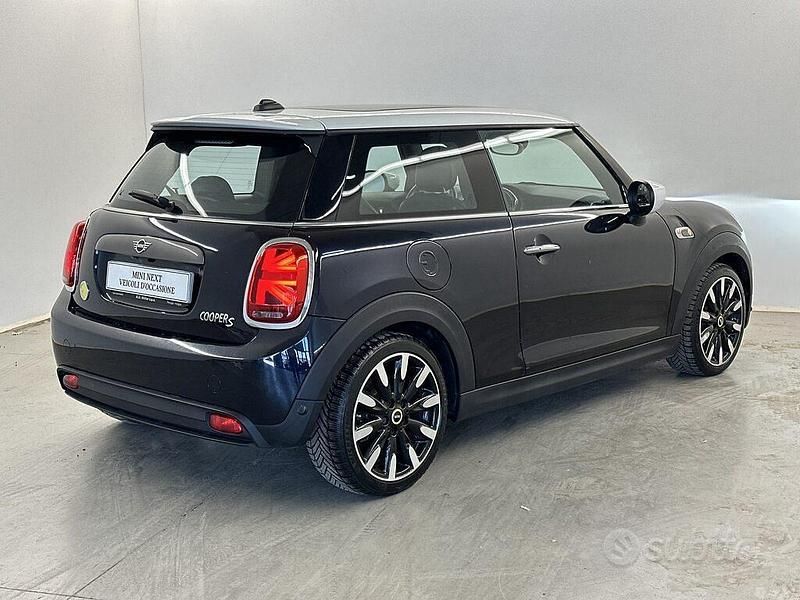 Usata Mini Cooper SE 160 kW (218 CV) 2020 Enigmatic black mini yours Utilitaria