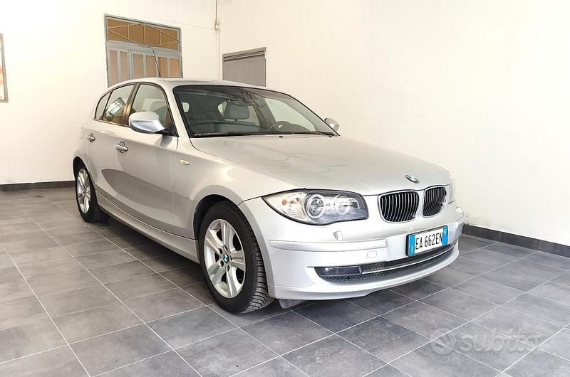 Grigio Usata 2010 BMW 120 Due volumi | 8900 € (Molto cara) - Immagine 1/4