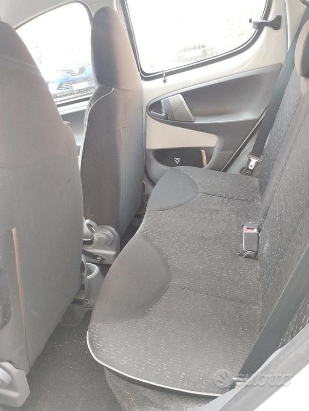 Usata Peugeot 107 68 CV (50 kW) 2010 Bianco Utilitaria