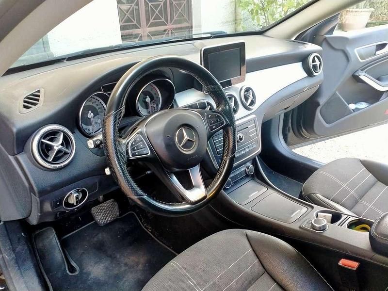 Usata Mercedes CLA200 Shooting Brake Business 136 CV (100 kW) 2015 Nero Station wagon