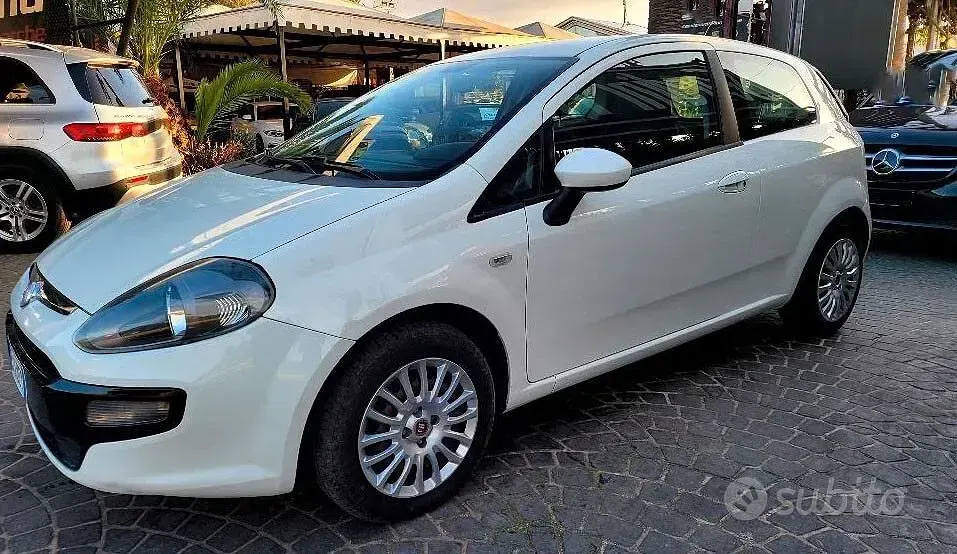 Usata Fiat Punto Evo Dynamic 77 CV (56 kW) 2010 Bianco Utilitaria