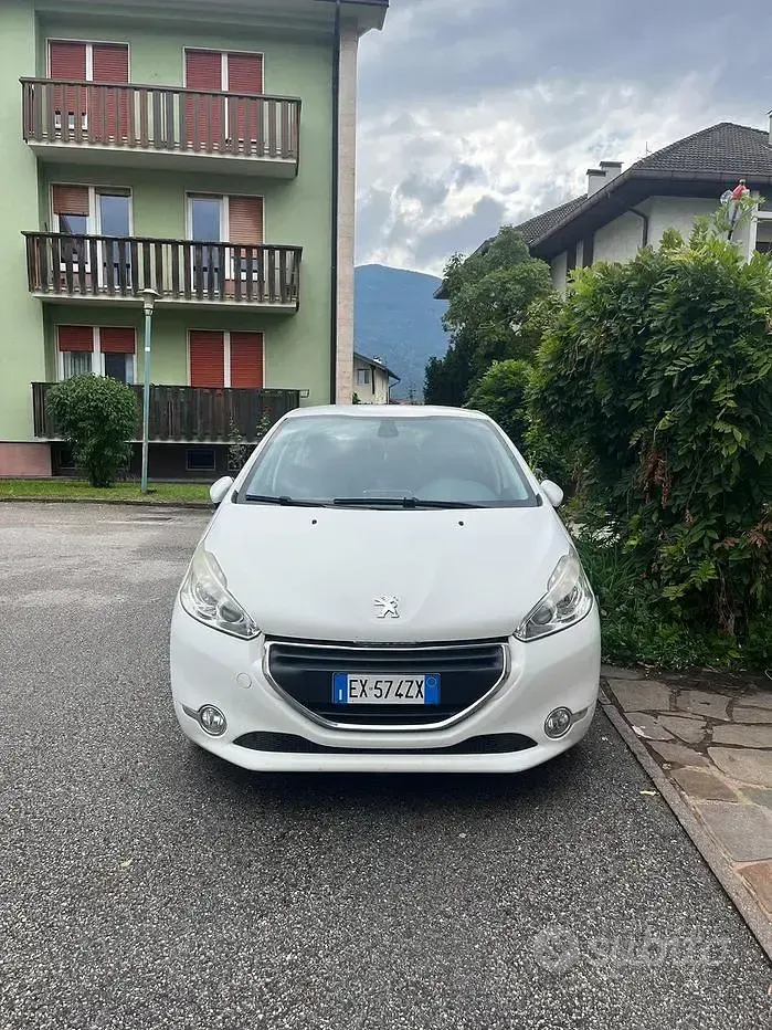 Usata Peugeot 208 Allure 92 CV (67 kW) 2015 Bianco Utilitaria